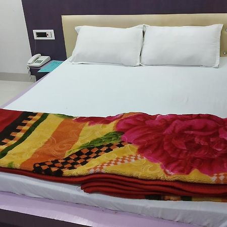 Hotel Nikunj Ashta  Екстериор снимка