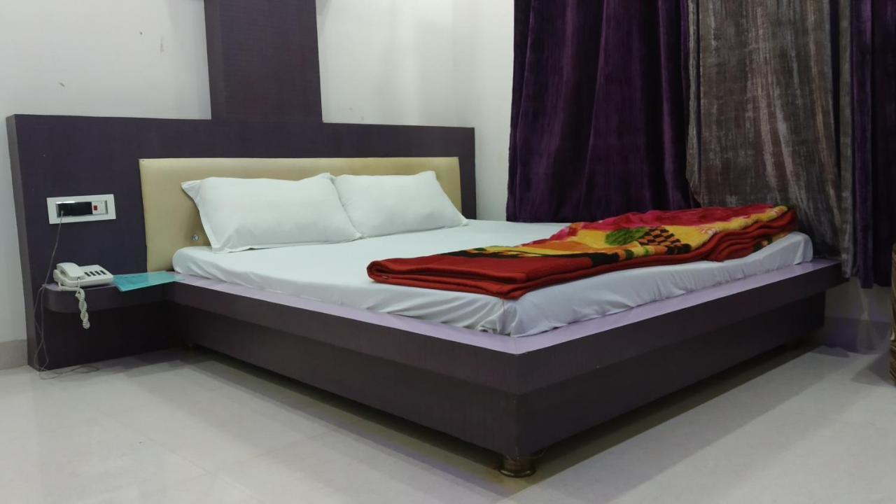 Hotel Nikunj Ashta  Екстериор снимка