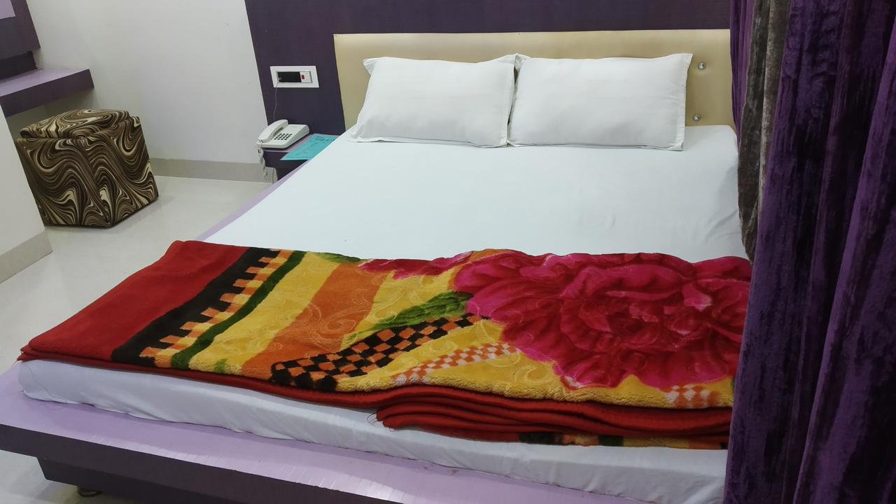 Hotel Nikunj Ashta  Екстериор снимка