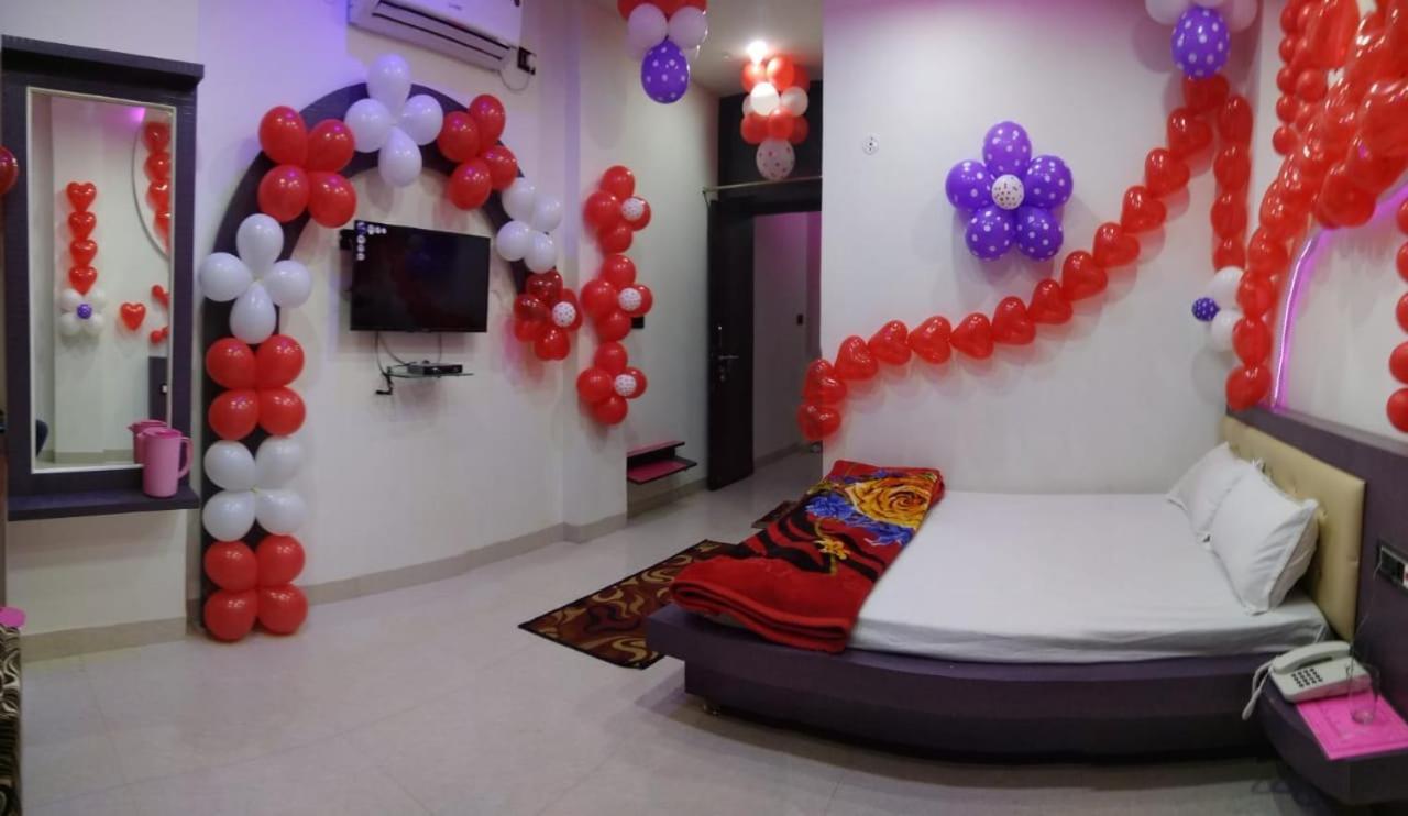 Hotel Nikunj Ashta  Екстериор снимка