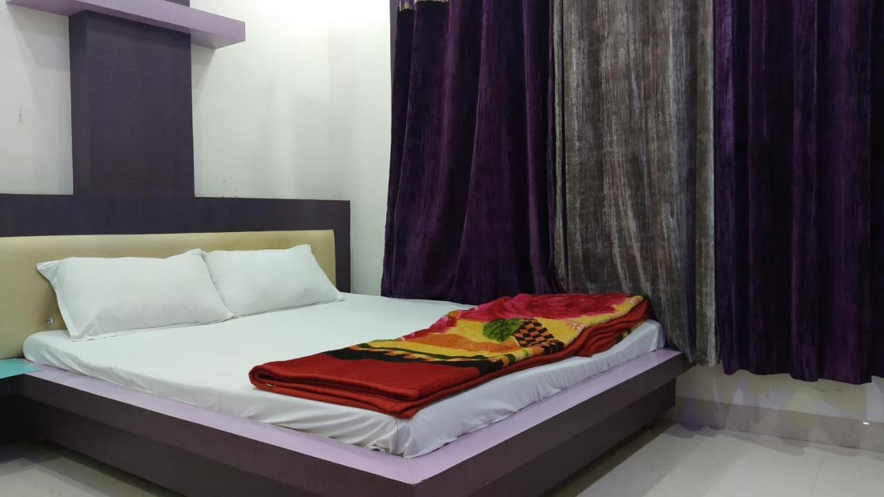 Hotel Nikunj Ashta  Екстериор снимка