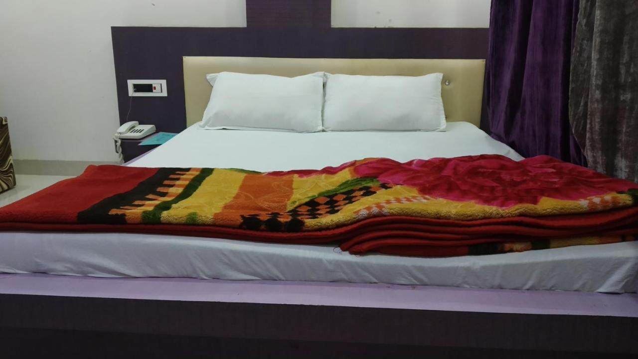 Hotel Nikunj Ashta  Екстериор снимка