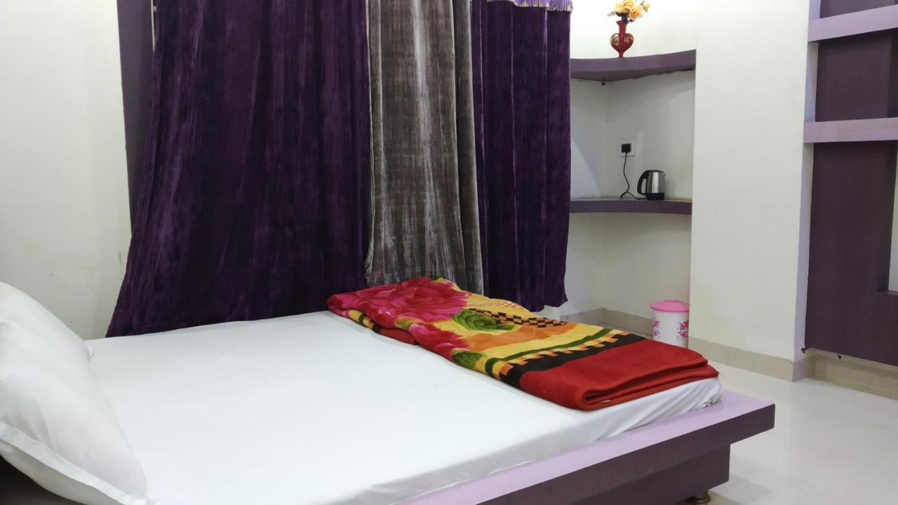 Hotel Nikunj Ashta  Екстериор снимка